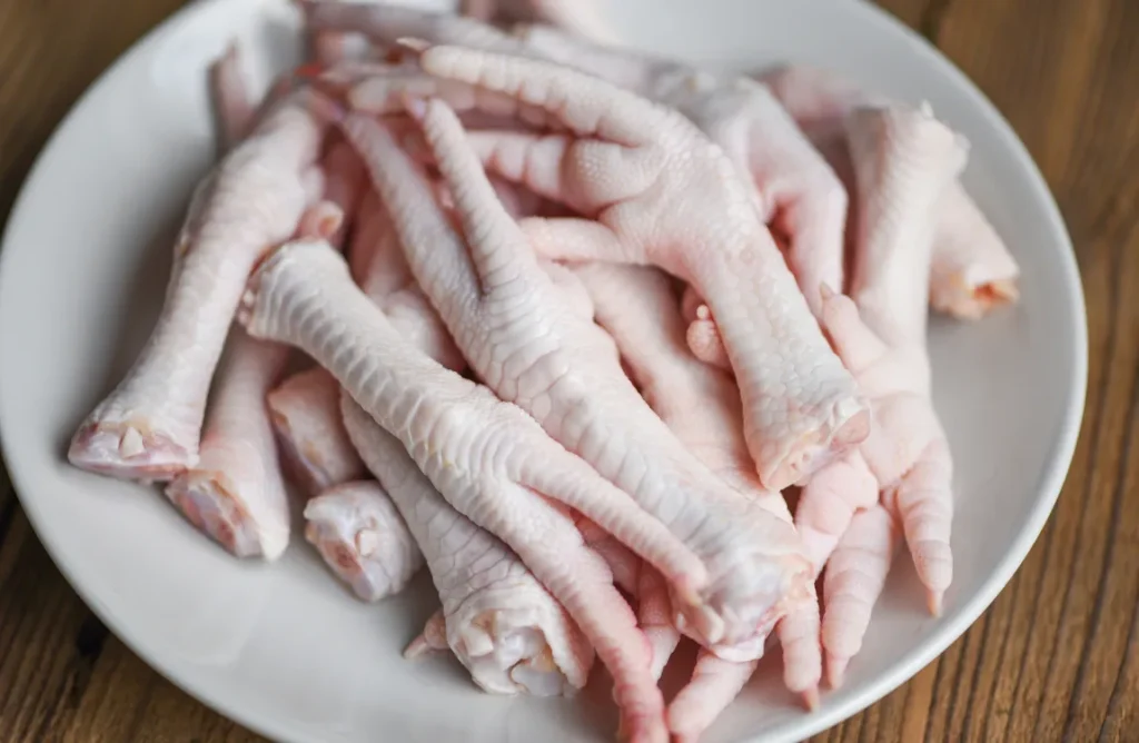 Nutritious chicken feet dog treats